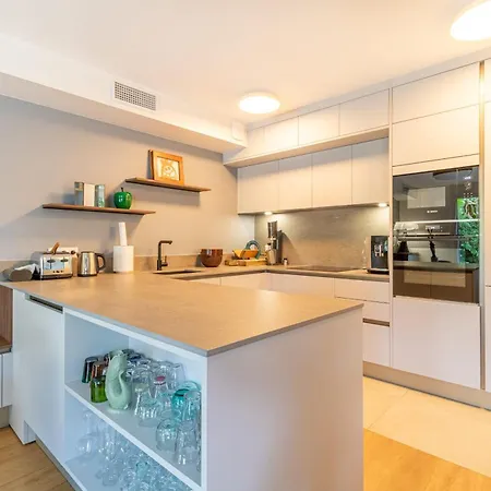 Spacious House With Garden Ferienhaus *